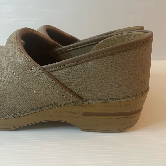 Dansko Professional Clogs Tan Leather Size EU 41 US 10.5 - 11 - Picture 3 of 9